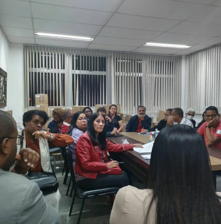 Município de Macaé tenta desmobilizar greve da Educação através da Justiça